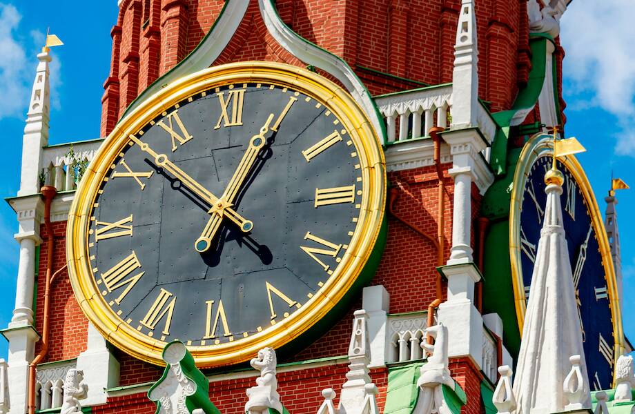 Почему в Северном полушарии стрелки часов движутся слева направо