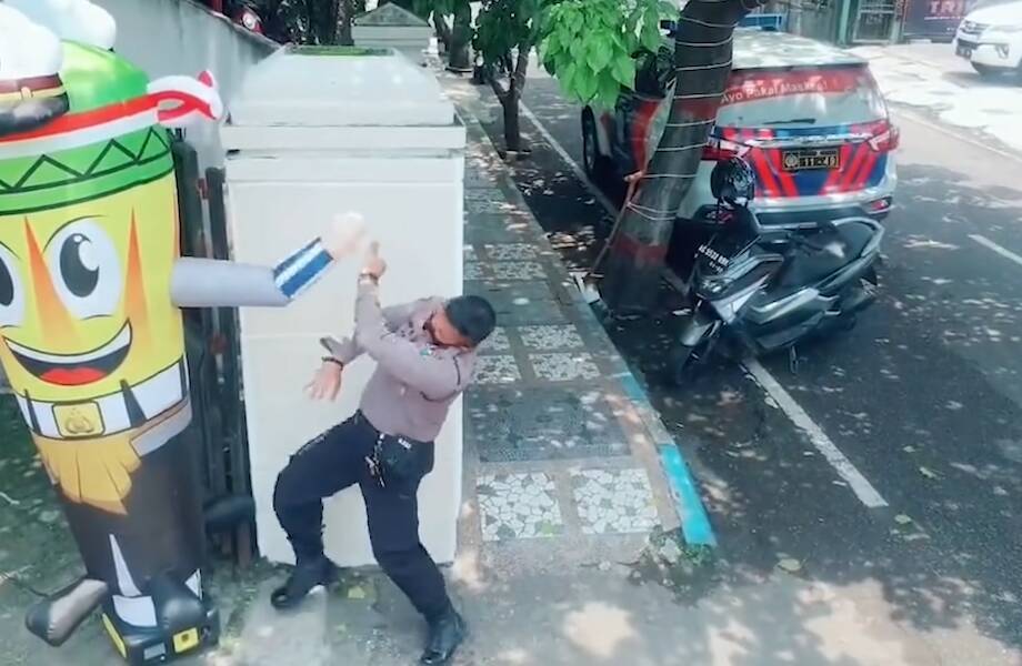 Видео: Люди, которые не знали, что их снимает камера 