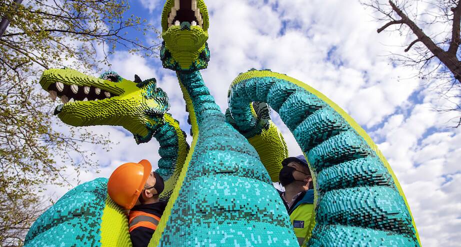 Фото дня: статуя из миллионов кубиков LEGO