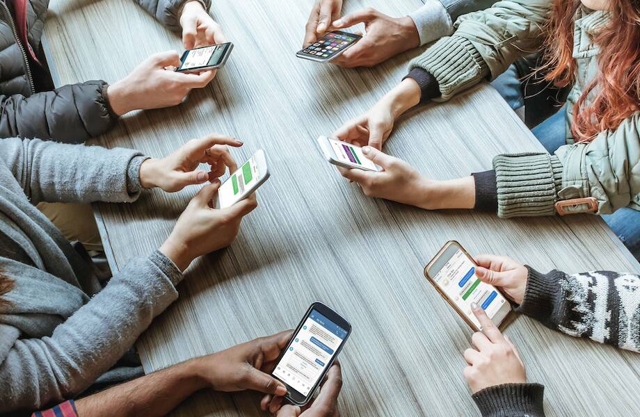 Почему молодежь стала резко отказываться от смартфонов в пользу кнопочных телефонов