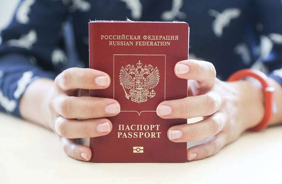 Почему в загранпаспорте так много цифр, и что они означают