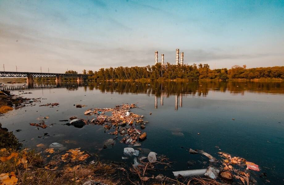 Какие реки больше всего загрязняют океан