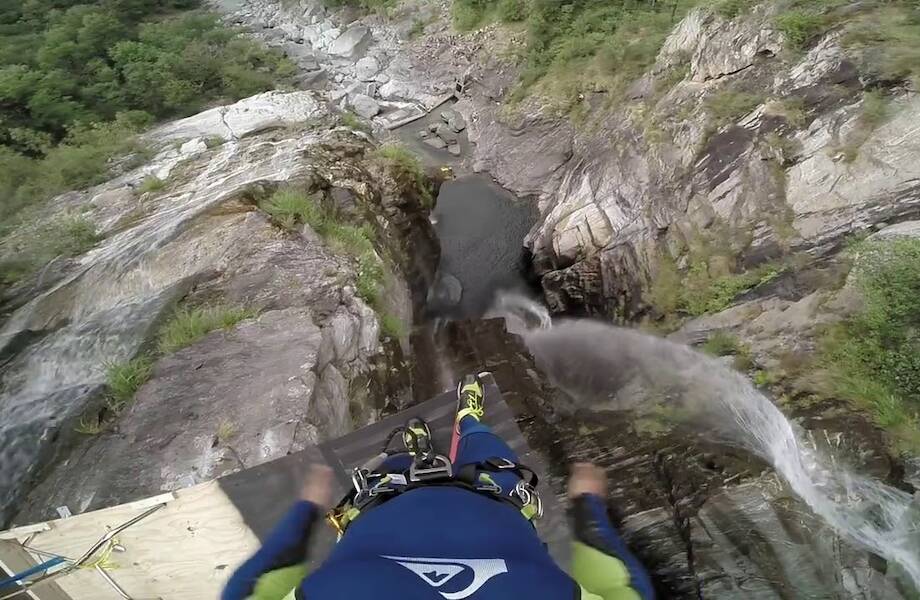 Видео: 58,8 метра — мировой рекорд по прыжкам с высоты в воду, как все было