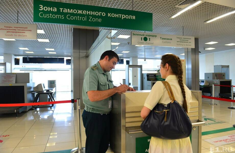 Как не привлекать к себе лишнего внимания таможенников в аэропорту