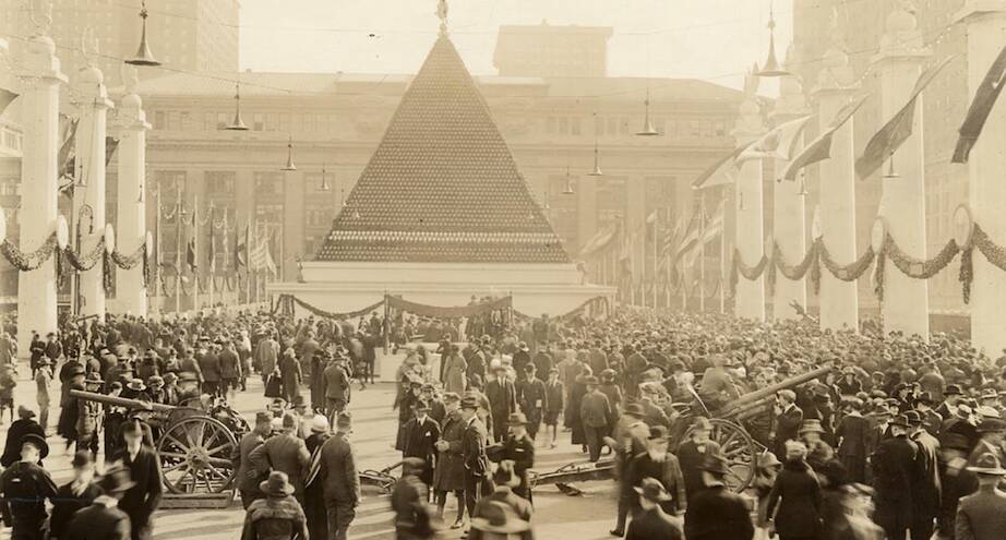 ​Фото дня: пирамида из немецких шлемов, 1919 год
