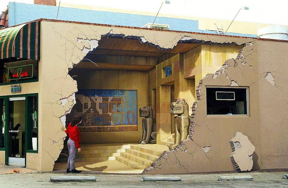 10 крутых стрит-артов, которые открывают портал в другой мир