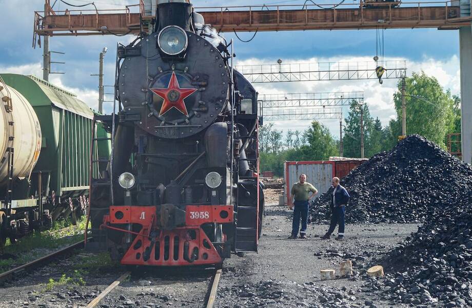 Видео: Почему пассажирские вагоны до сих пор топят углём, если есть электричество