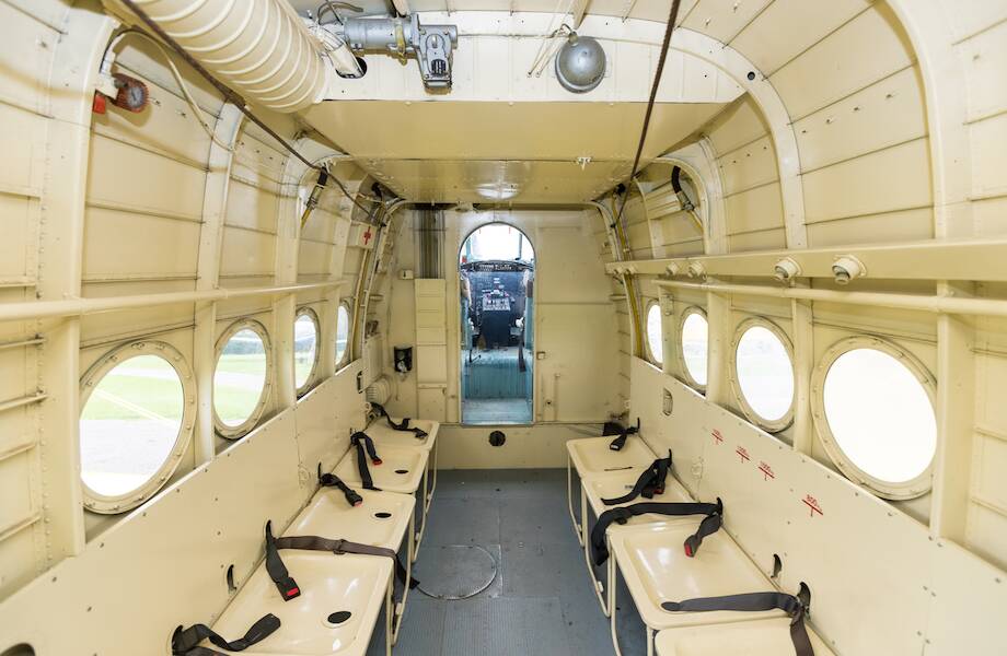 Почему сидения Ан-2 напоминают раковины с отверстиями