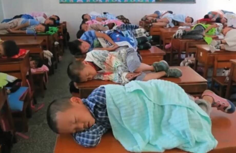 Видео: 15 невероятно странных школьных правил в Южной Корее