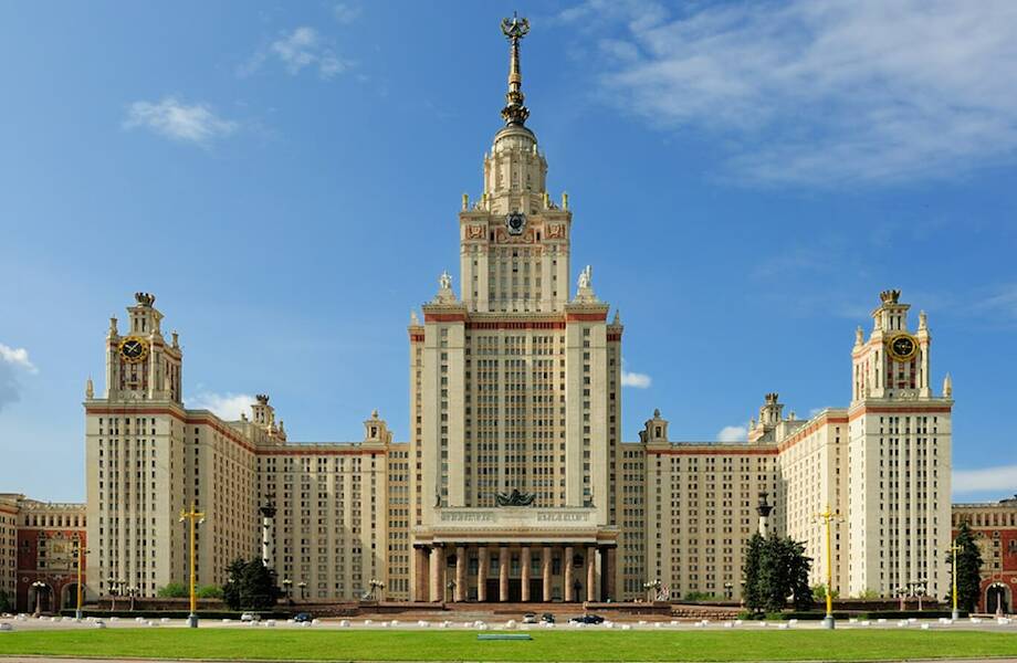 Почему главное здание МГУ считают мистическим местом