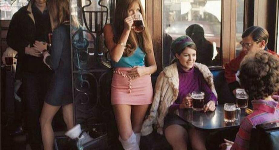 Фото дня: в пабе Лондона в 1967 году