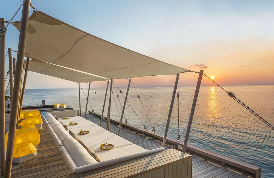 Коктейльная феерия на курорте W Maldives