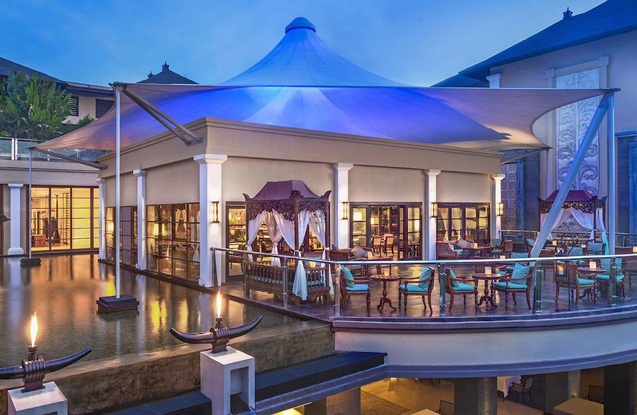 Сабраж и фиалковый час. Необычные ритуалы в St. Regis Bali