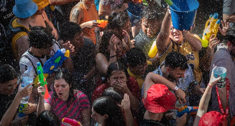 Фото дня: традиционная водная битва в Мадриде