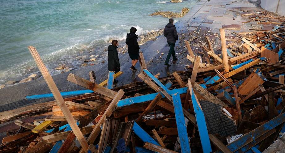 Фото дня: после шторма в Севастополе