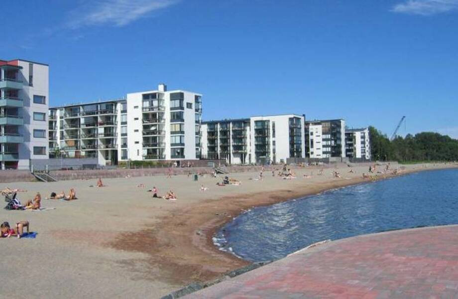В финском городе придумали, как бороться с вечеринками на пляжах с помощью классики
