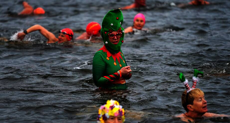 Фото дня: праздничный заплыв в Лондоне