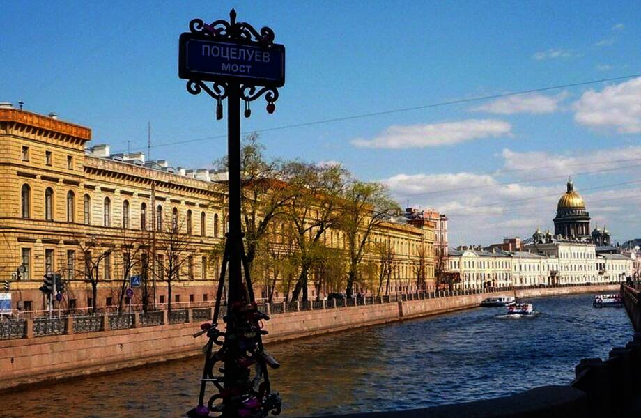 Мост Поцелуев: легенды и история одного из символов Петербурга