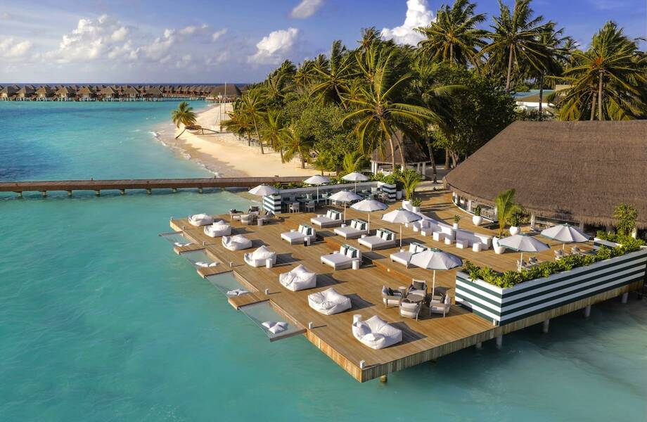 Где закаты вкуснее коктейлей: открылся обновлённый Nautilus Bar в Sun Siyam Vilu Reef