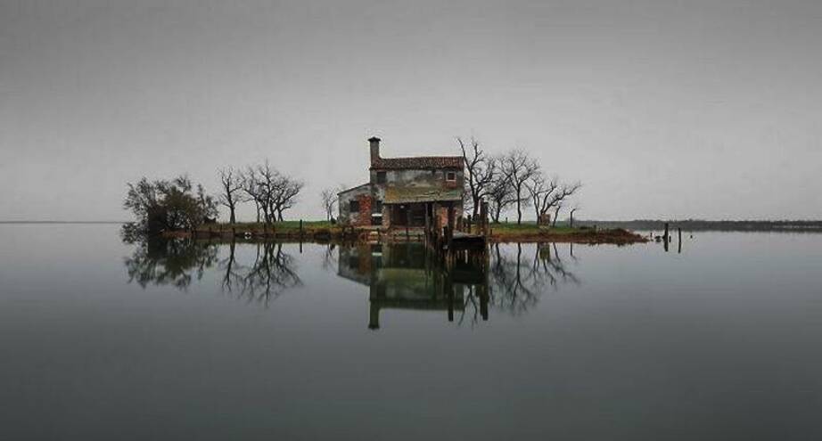 Фото дня: домик в Венецианской лагуне