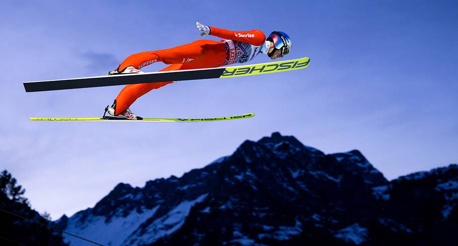 Фото дня: соревнования по прыжкам с трамплина в Швейцарии